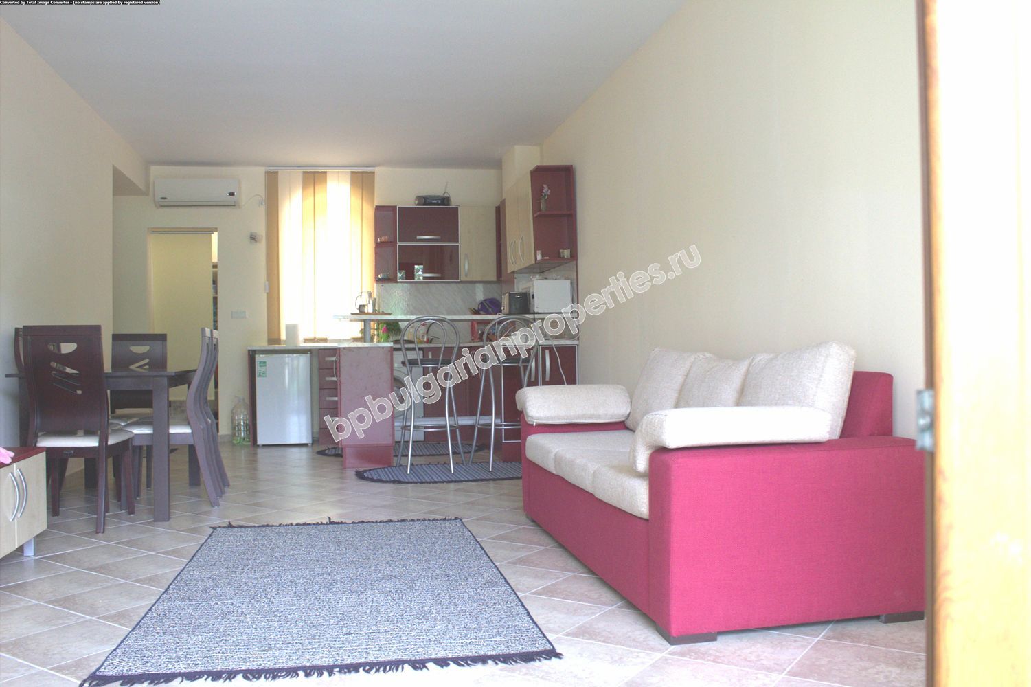 Луксозен двустаен мебелиран апартамент за продажба на първа линия море в град Созопол