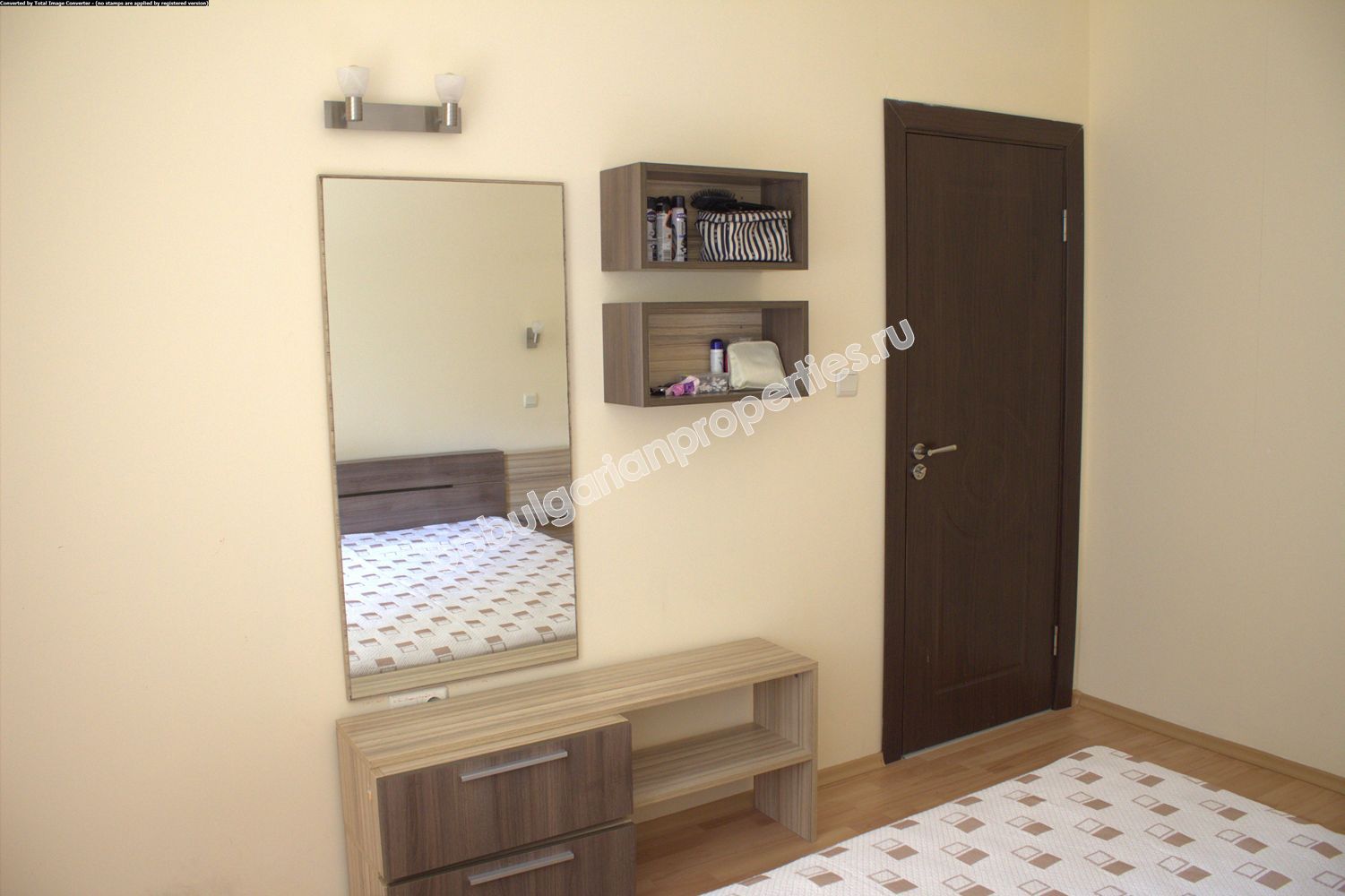 Луксозен двустаен мебелиран апартамент за продажба на първа линия море в град Созопол