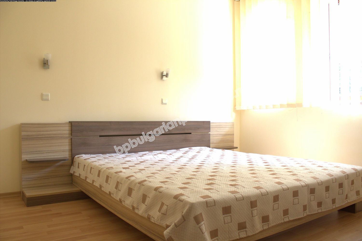 Луксозен двустаен мебелиран апартамент за продажба на първа линия море в град Созопол