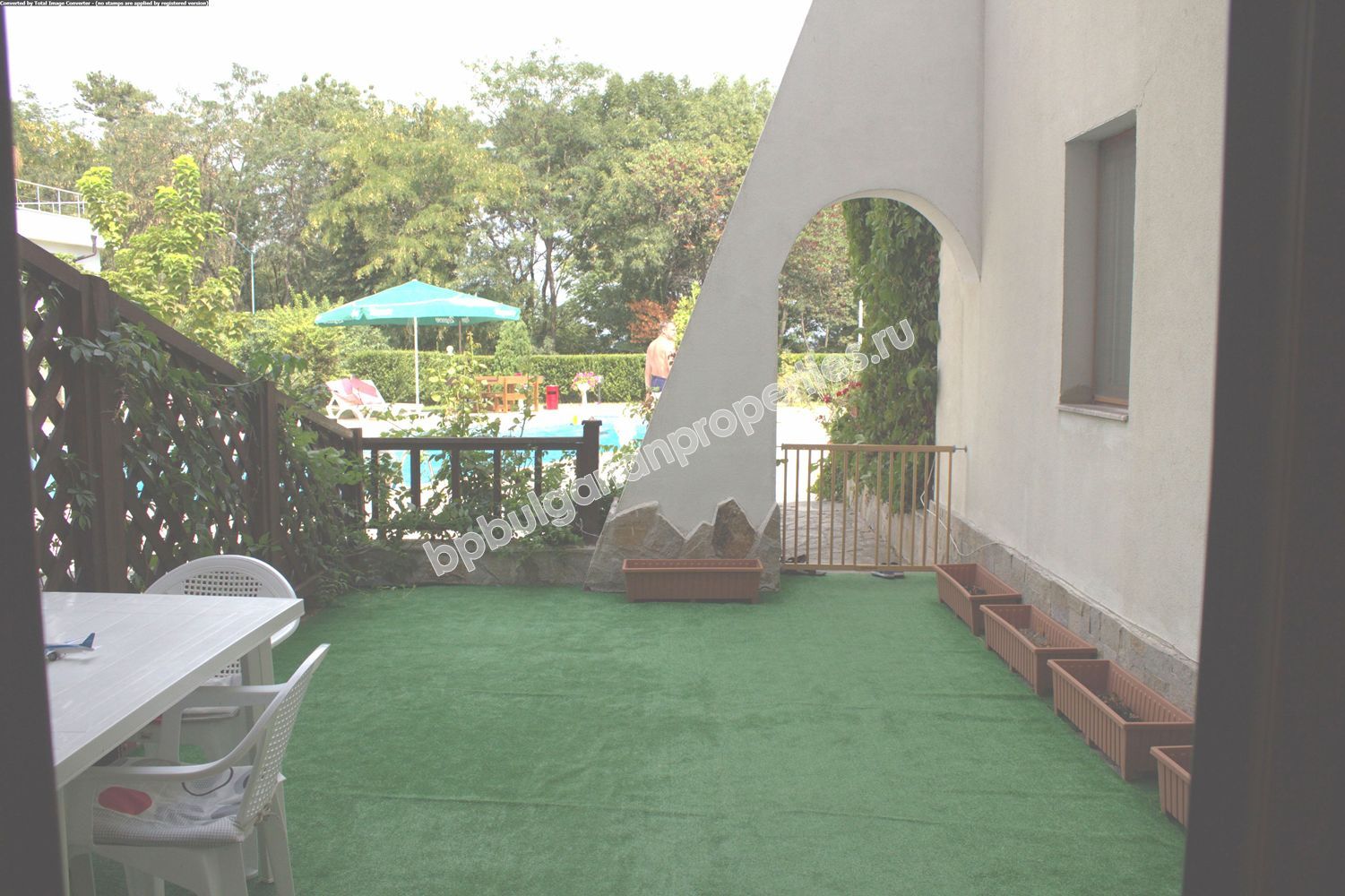 Луксозен двустаен мебелиран апартамент за продажба на първа линия море в град Созопол