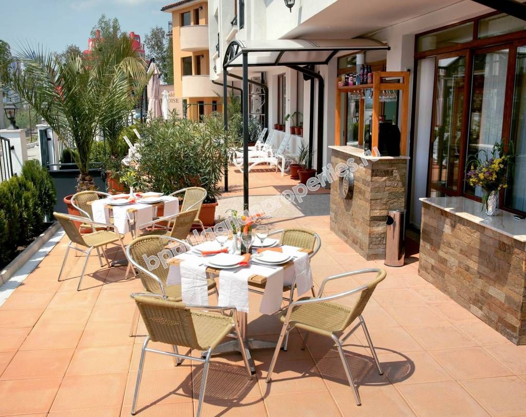 Мебелиран луксозен двуспален апартамент за продажба в близост до центъра на Слънчев бряг