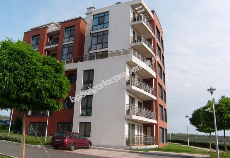 Жилищни имоти в луксозен комплекс в Бургас