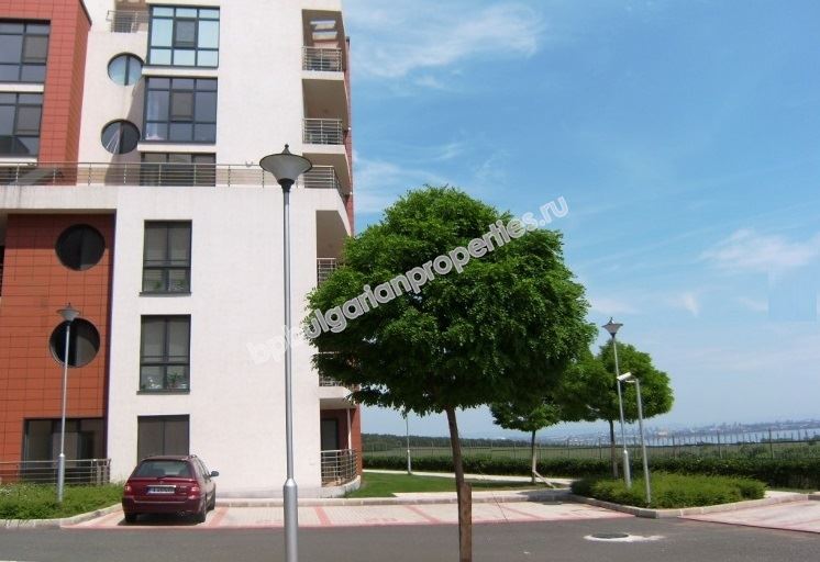 Жилищни имоти в луксозен комплекс в Бургас