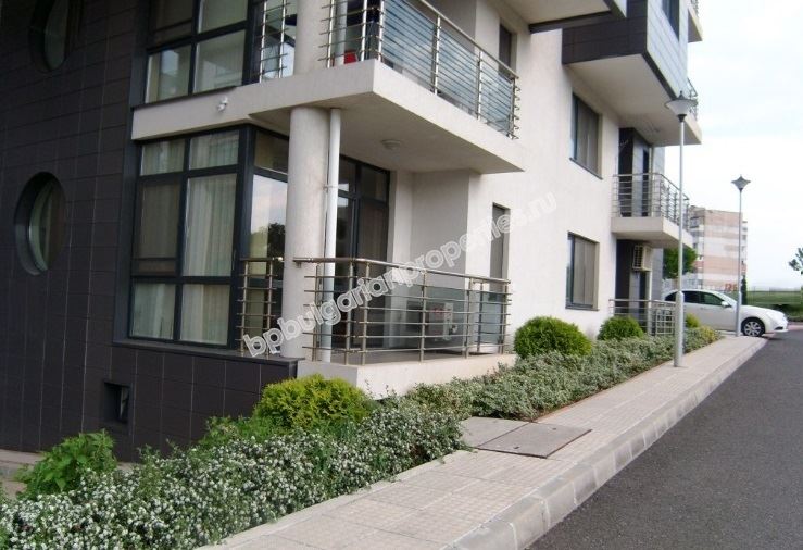 Жилищни имоти в луксозен комплекс в Бургас