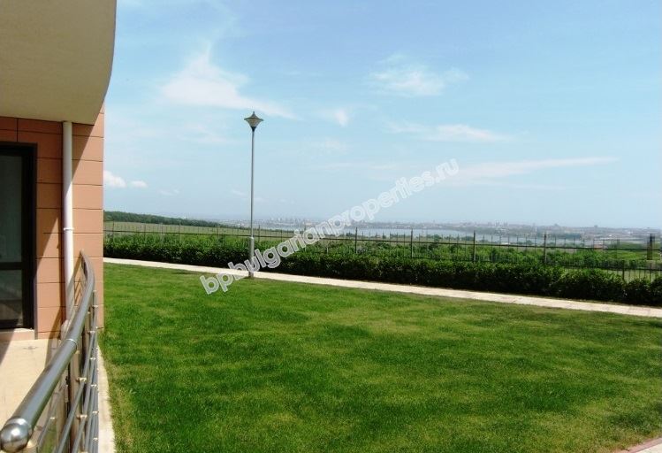 Жилищни имоти в луксозен комплекс в Бургас