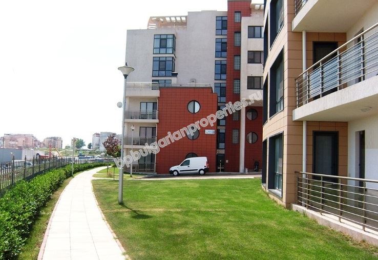 Жилищни имоти в луксозен комплекс в Бургас