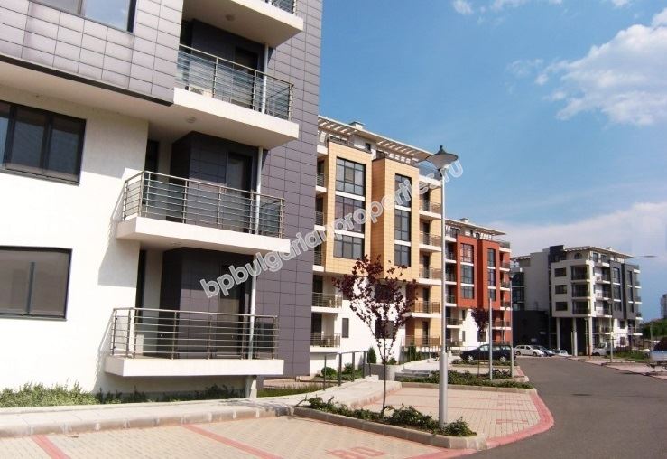 Жилищни имоти в луксозен комплекс в Бургас