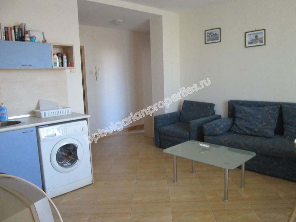 Голям обзаведен апартамент с 2 спални в центъра на Слънчев Бряг