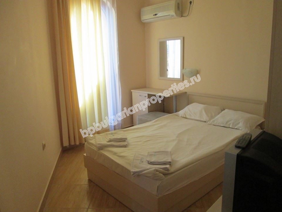 Голям обзаведен апартамент с 2 спални в центъра на Слънчев Бряг