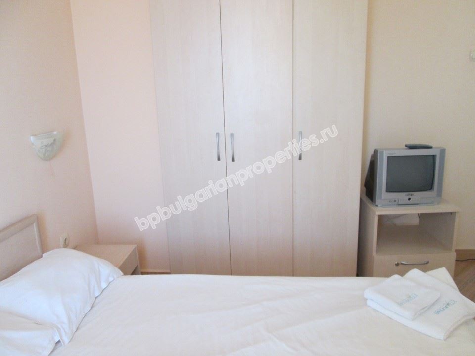 Голям обзаведен апартамент с 2 спални в центъра на Слънчев Бряг