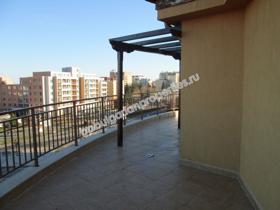 Голям обзаведен апартамент с 2 спални в центъра на Слънчев Бряг