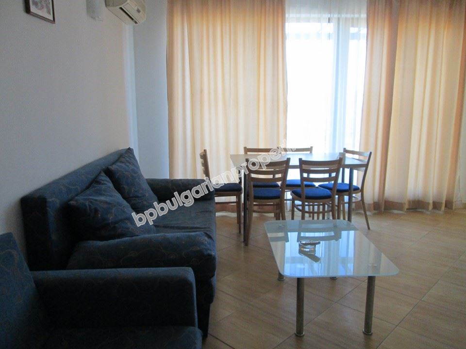 Голям обзаведен апартамент с 2 спални в центъра на Слънчев Бряг