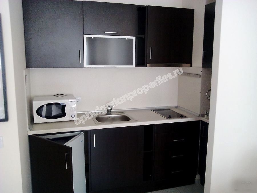 Тристаен мебелиран апартамент за продажба в комплекс в ски курорта Боровец