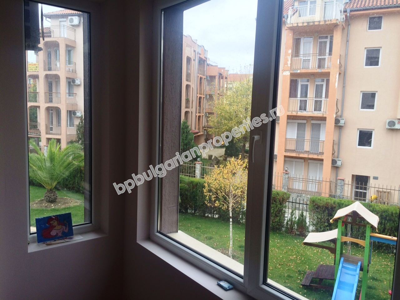 Двуспален мебелиран апартамент за продажба близо до плажа в Слънчев Бряг