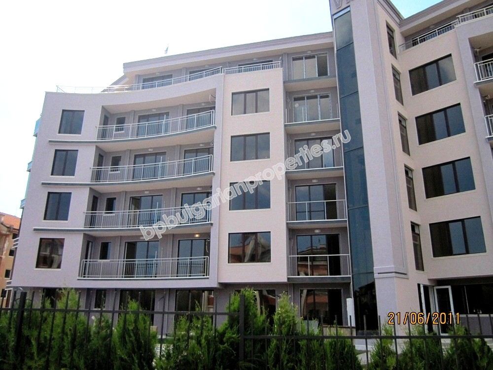 Двуспален мебелиран апартамент за продажба близо до плажа в Слънчев Бряг