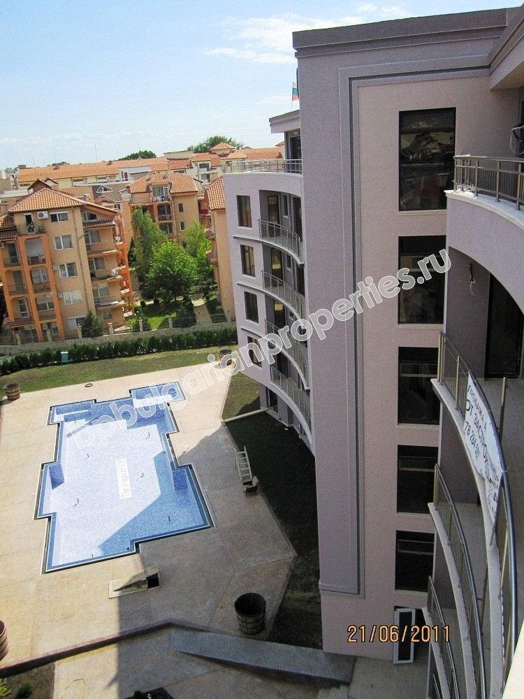 Двуспален мебелиран апартамент за продажба близо до плажа в Слънчев Бряг