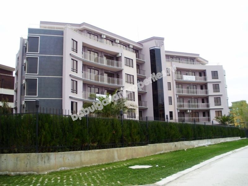 Двуспален мебелиран апартамент за продажба близо до плажа в Слънчев Бряг