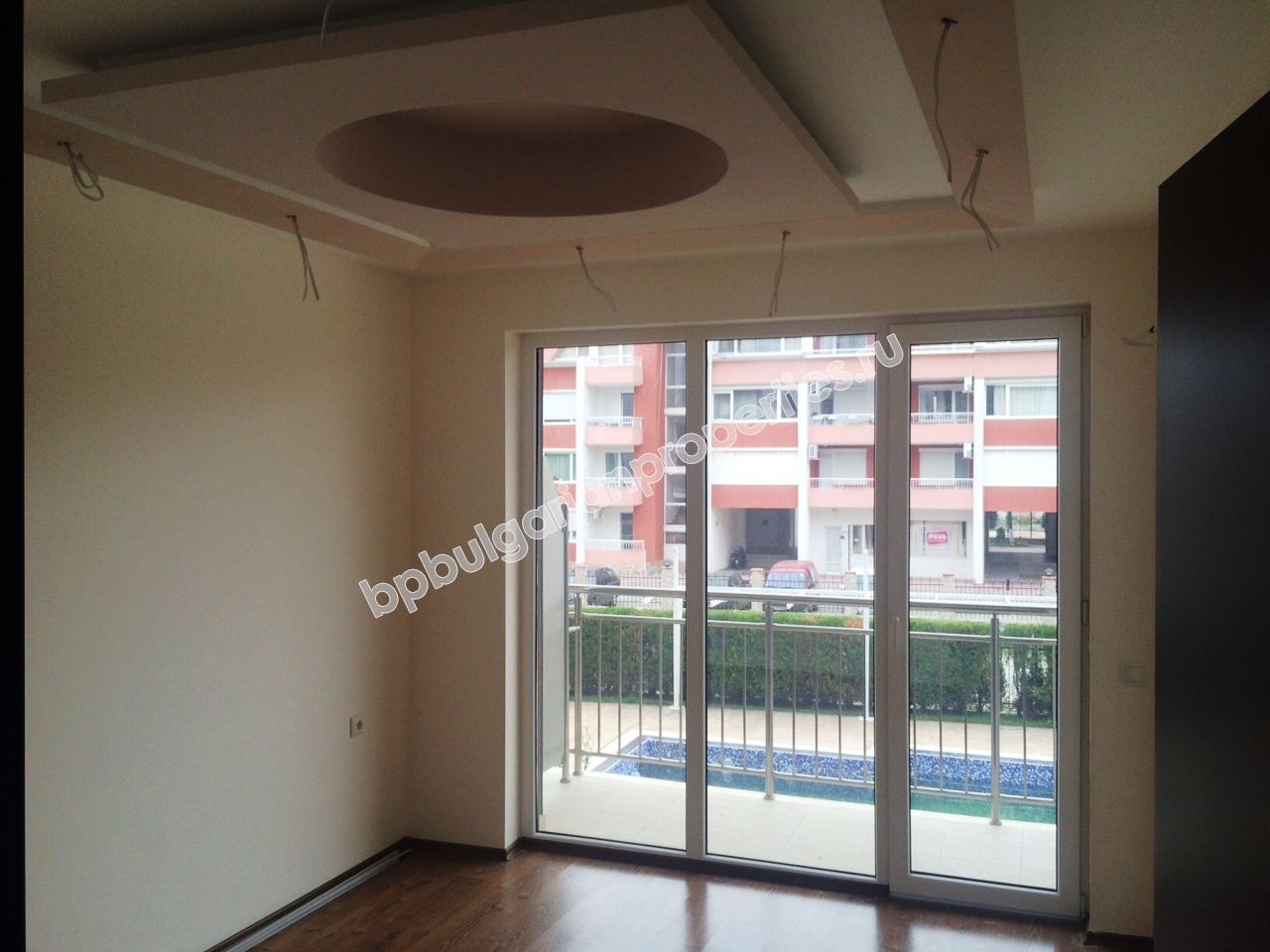 Двуспален мебелиран апартамент за продажба близо до плажа в Слънчев Бряг