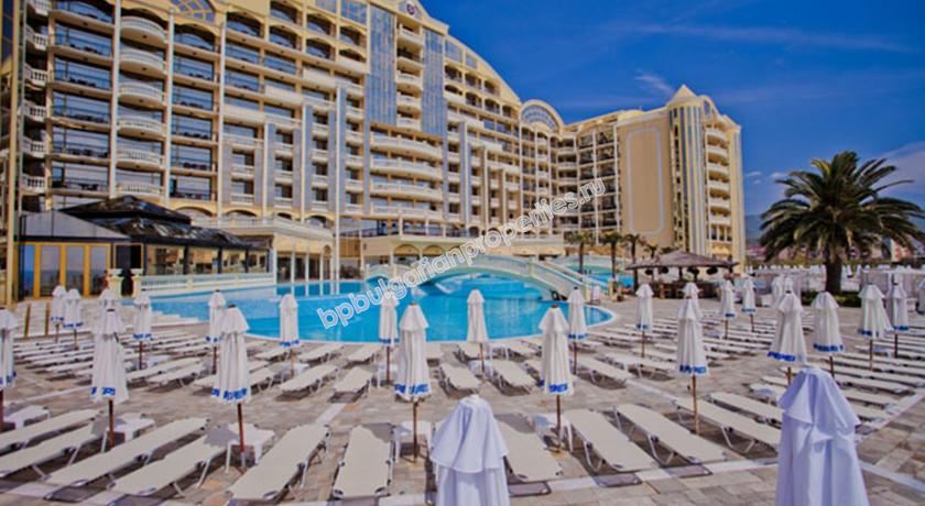 Едноспален мебелиран апартамент на първа линия море за продажба в Слънчев Бряг