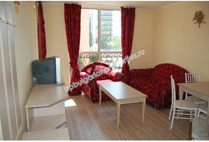 Едноспален мебелиран апартамент на първа линия море за продажба в Слънчев Бряг