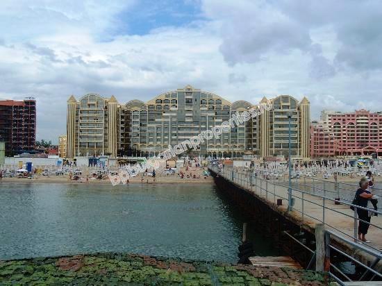 Едноспален мебелиран апартамент на първа линия море за продажба в Слънчев Бряг