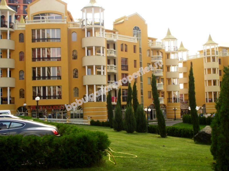 Едноспален мебелиран апартамент на първа линия море за продажба в Слънчев Бряг