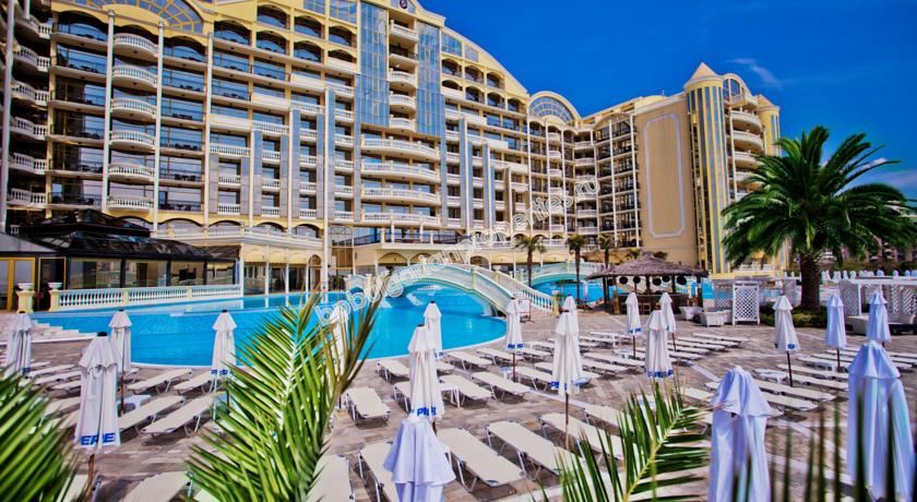 Едноспален мебелиран апартамент на първа линия море за продажба в Слънчев Бряг