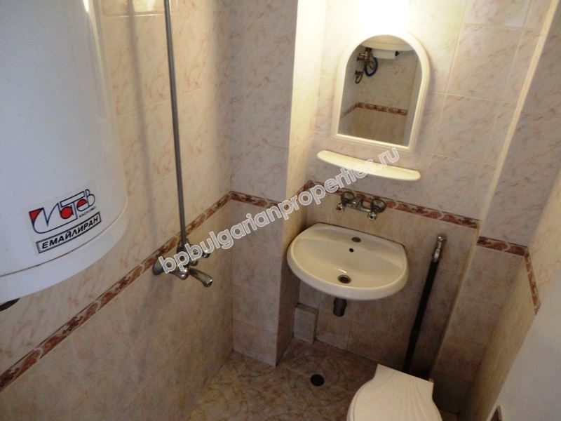 Мебелиран едноспален апартамент за продажба с изглед море в центъра на град Несебър