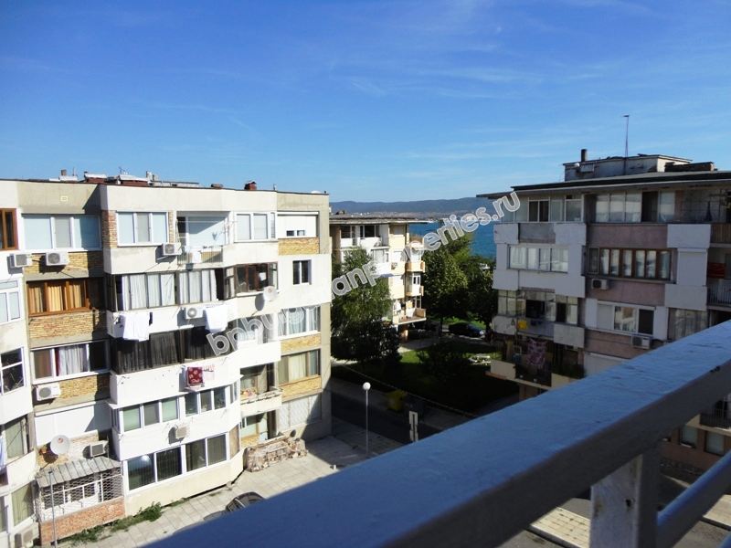 Мебелиран едноспален апартамент за продажба с изглед море в центъра на град Несебър