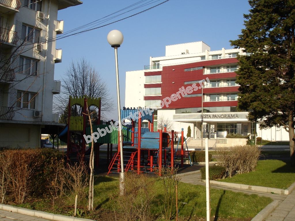 Мебелиран едноспален апартамент за продажба с изглед море в центъра на град Несебър