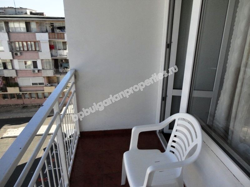 Мебелиран едноспален апартамент за продажба с изглед море в центъра на град Несебър