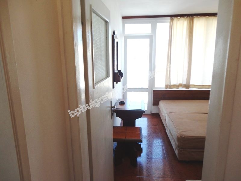 Мебелиран едноспален апартамент за продажба с изглед море в центъра на град Несебър