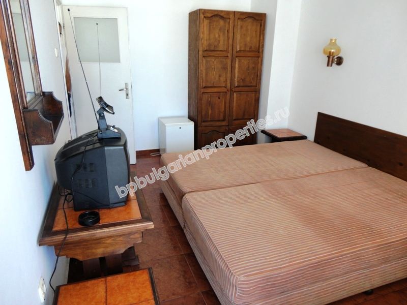 Мебелиран едноспален апартамент за продажба с изглед море в центъра на град Несебър