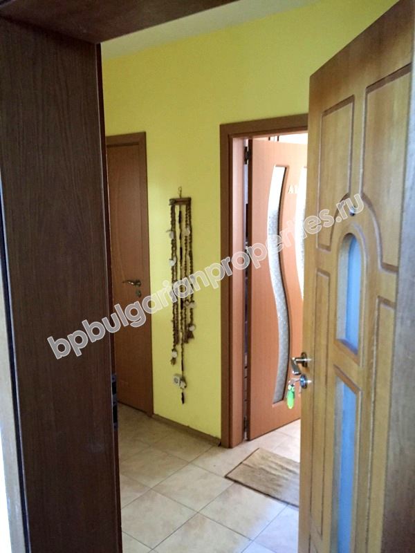 Петспален мебелиран апартамент за продажба на втора линия море в курорта Равда