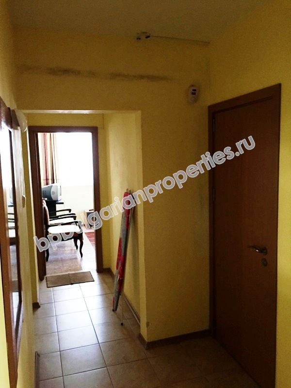 Петспален мебелиран апартамент за продажба на втора линия море в курорта Равда