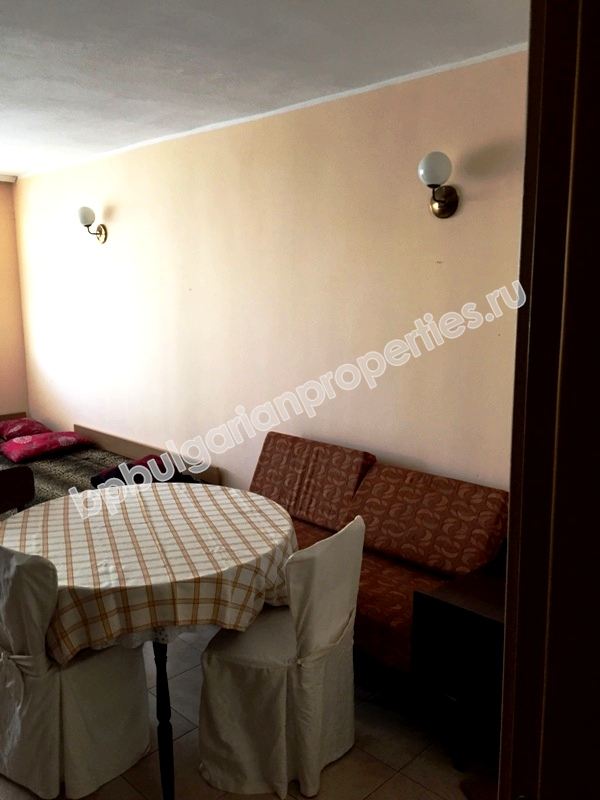 Петспален мебелиран апартамент за продажба на втора линия море в курорта Равда