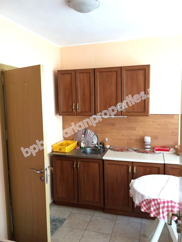 Петспален мебелиран апартамент за продажба на втора линия море в курорта Равда