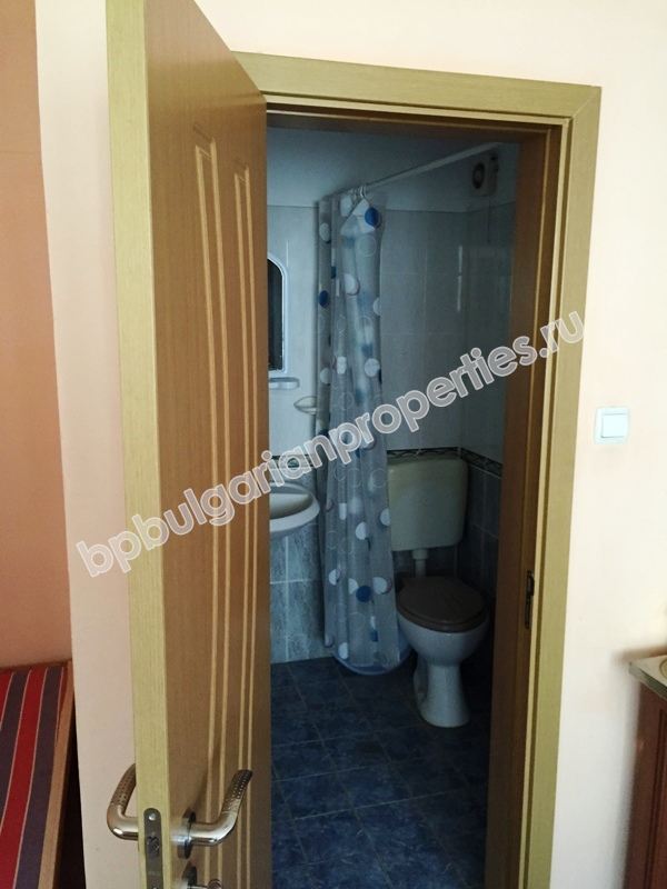 Петспален мебелиран апартамент за продажба на втора линия море в курорта Равда