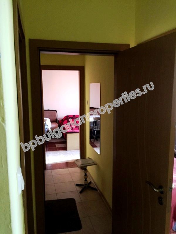 Петспален мебелиран апартамент за продажба на втора линия море в курорта Равда