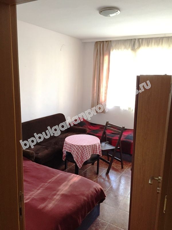 Петспален мебелиран апартамент за продажба на втора линия море в курорта Равда