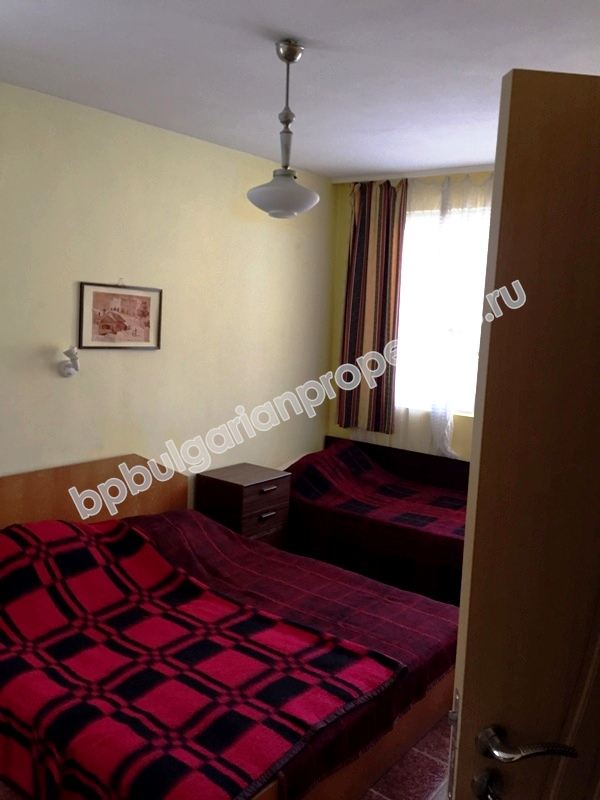 Петспален мебелиран апартамент за продажба на втора линия море в курорта Равда