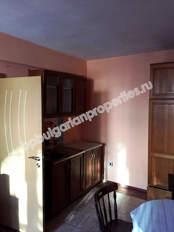 Петспален мебелиран апартамент за продажба на втора линия море в курорта Равда