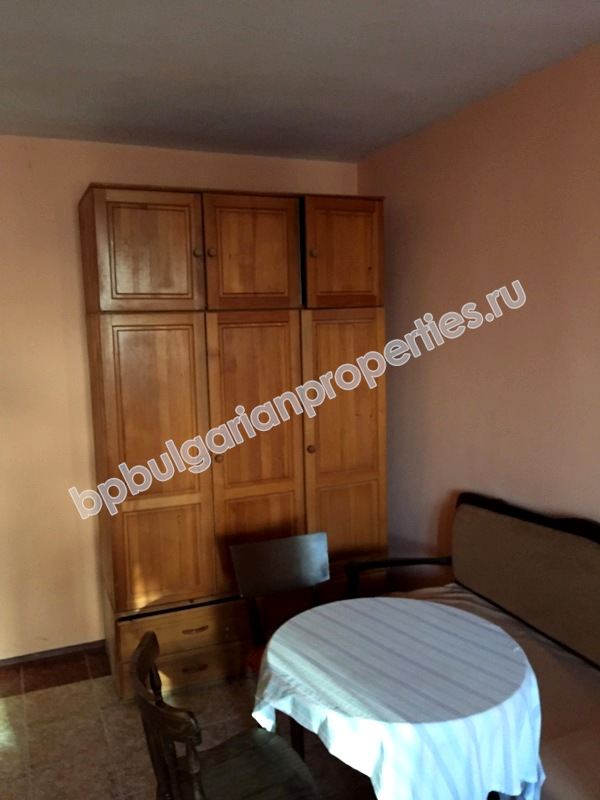 Петспален мебелиран апартамент за продажба на втора линия море в курорта Равда