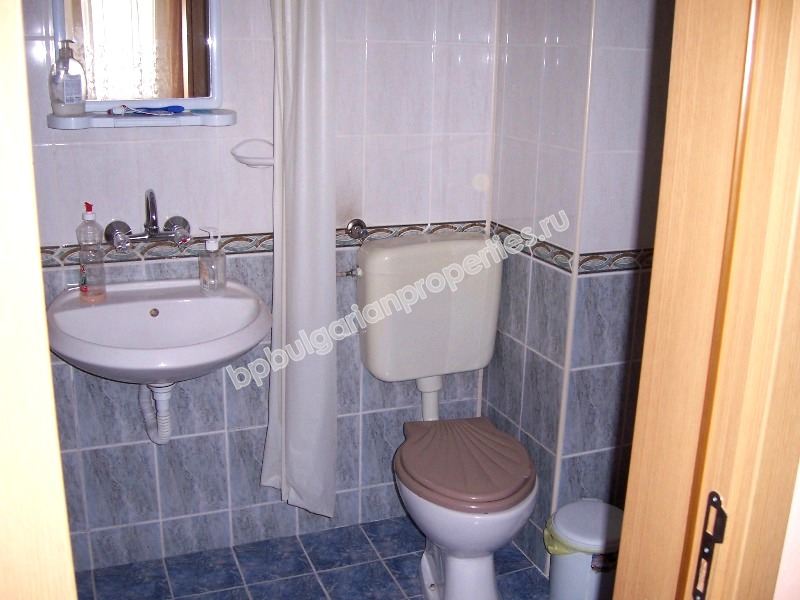 Петспален мебелиран апартамент за продажба на втора линия море в курорта Равда