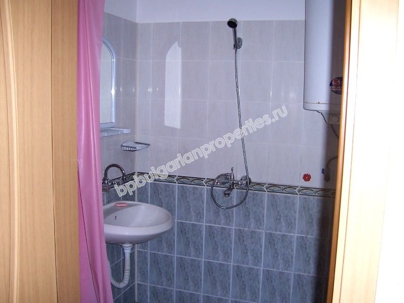 Петспален мебелиран апартамент за продажба на втора линия море в курорта Равда