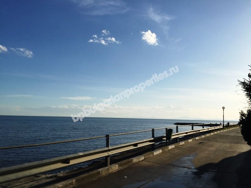 Петспален мебелиран апартамент за продажба на втора линия море в курорта Равда