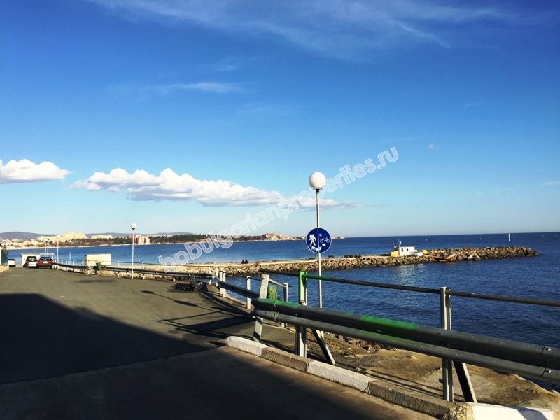 Петспален мебелиран апартамент за продажба на втора линия море в курорта Равда