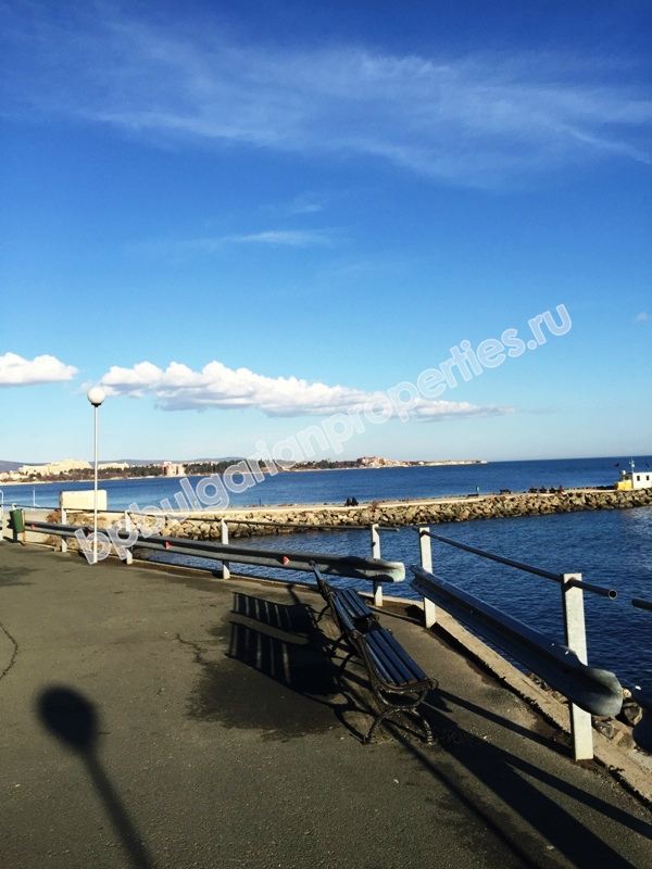 Петспален мебелиран апартамент за продажба на втора линия море в курорта Равда