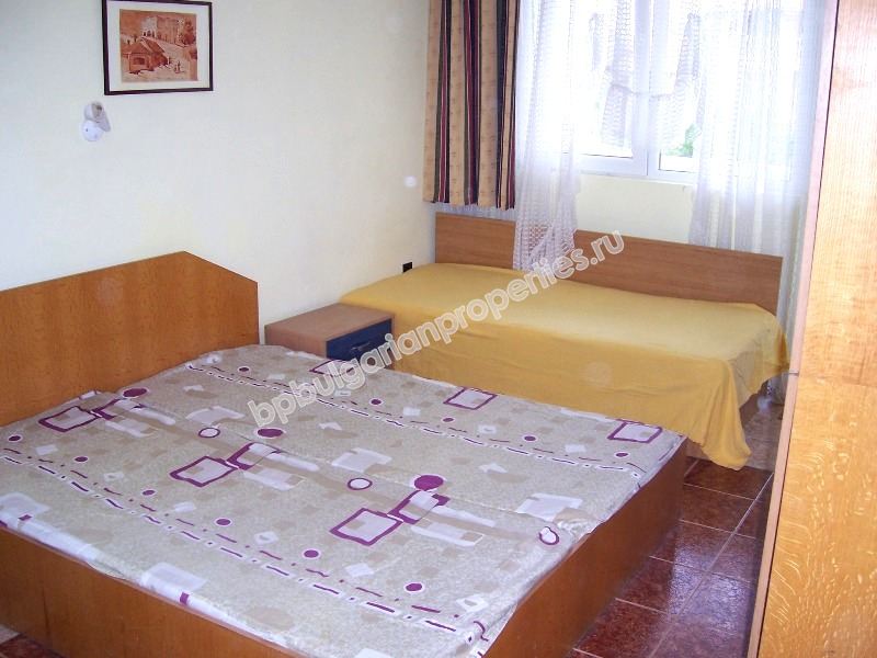 Петспален мебелиран апартамент за продажба на втора линия море в курорта Равда