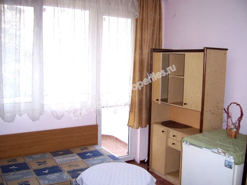 Петспален мебелиран апартамент за продажба на втора линия море в курорта Равда